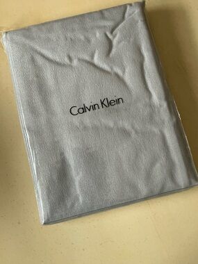 NWT Silver Calvin Klein Fabric Tablecloth 60x120 🍽